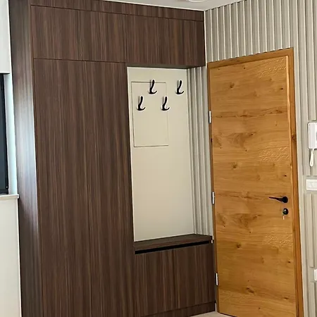 Lvv *